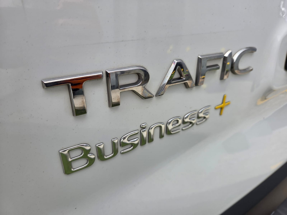 2021 Renault Trafic - image 9
