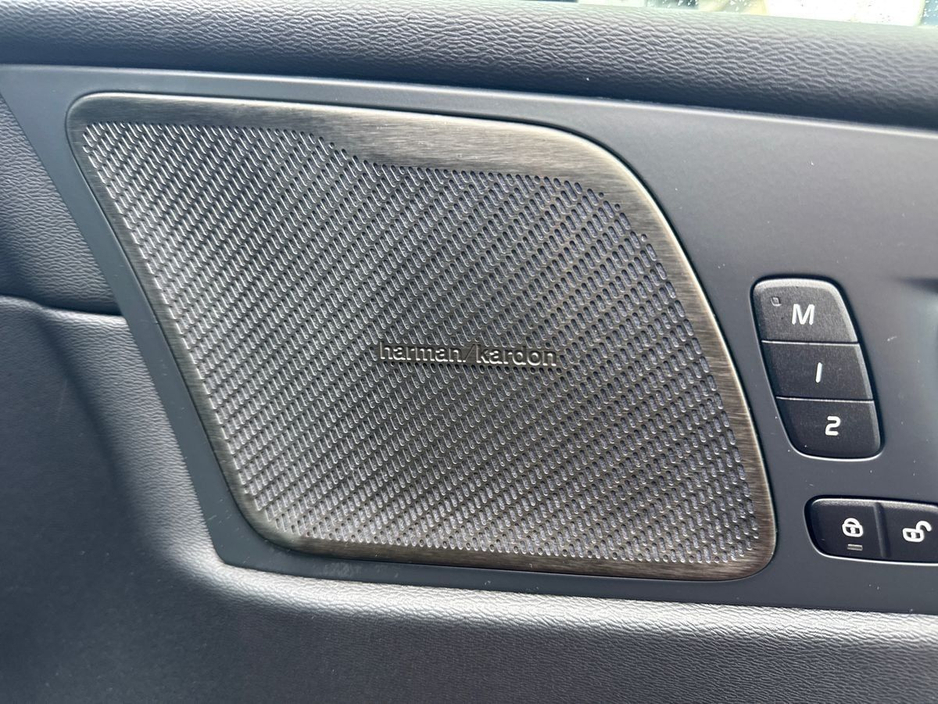 2024 Volvo XC60 - image 24