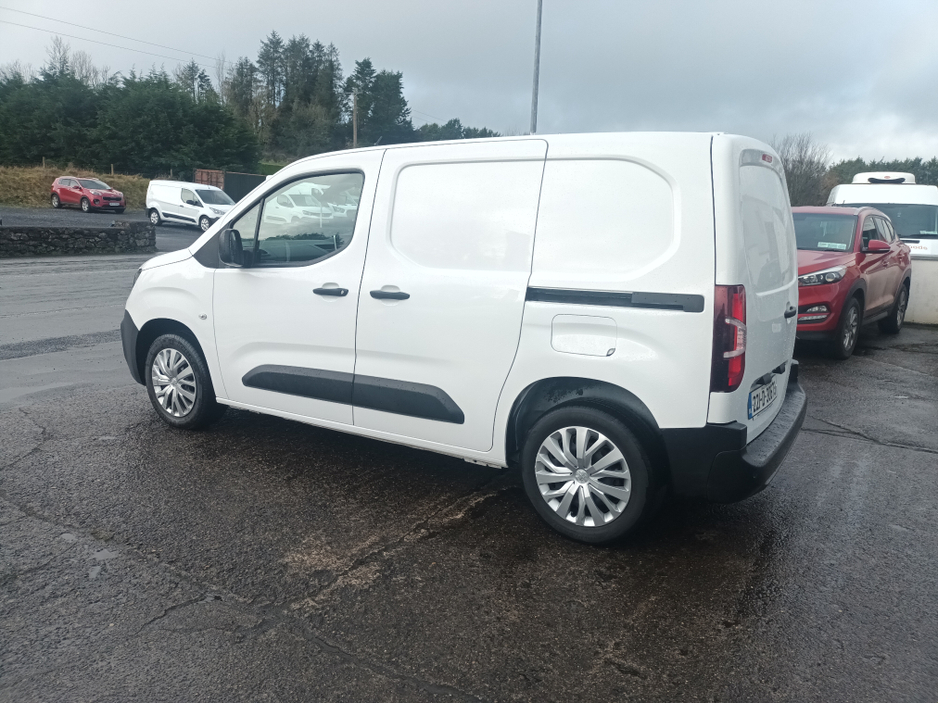 2022 Peugeot Partner PROFESSIONAL PLUS 1.5  HDI 100 6 €13,414