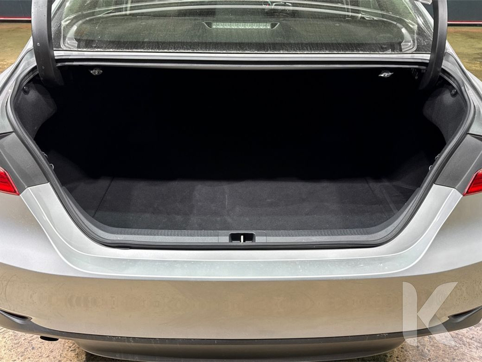 2020 Toyota Camry - image 11