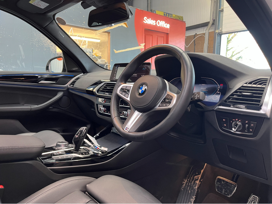 2021 BMW X3 2021 BMW X3 XDRIVE 30E M-SPORT EDITION JOY 2.0 AUTOMATIC / CRUISE CONTROL / 360° PARKING CAMERA / ELECTRIC MEMORY & HEATED SEATS / PADDLE SHIFTERS / PANORAMIC SUNROOF / APPLE CARPLAY