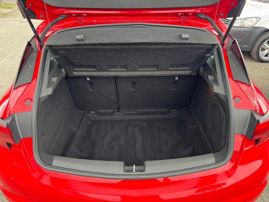 2016 Vauxhall Astra - image 13
