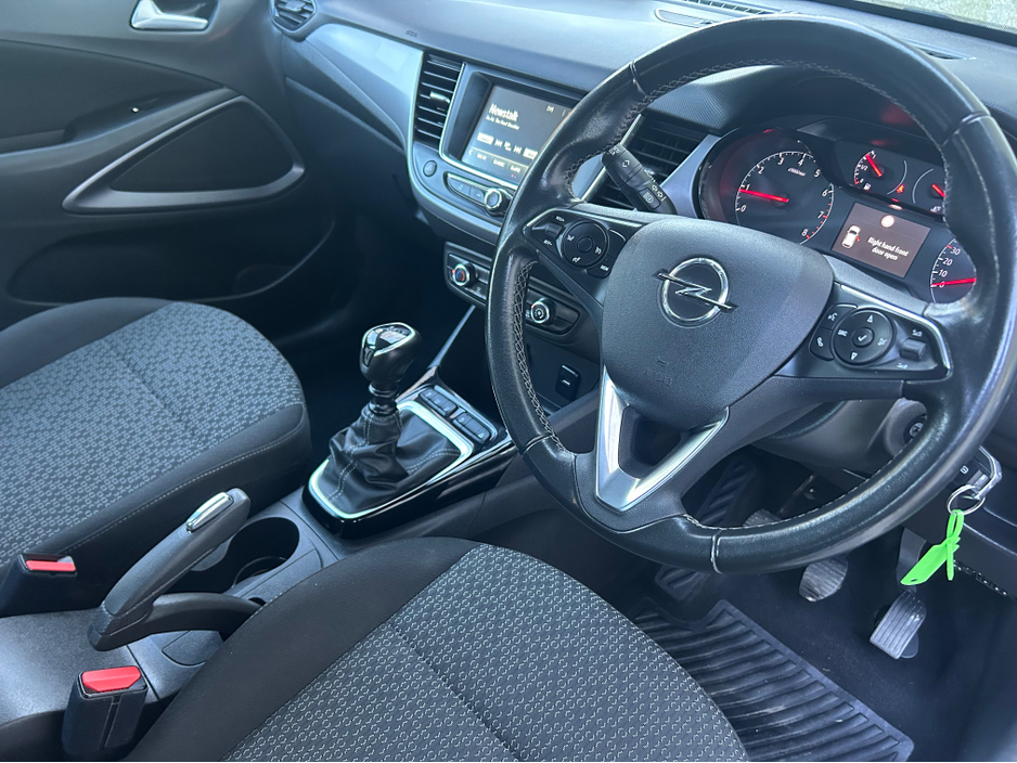 2022 Opel Crossland X - image 11