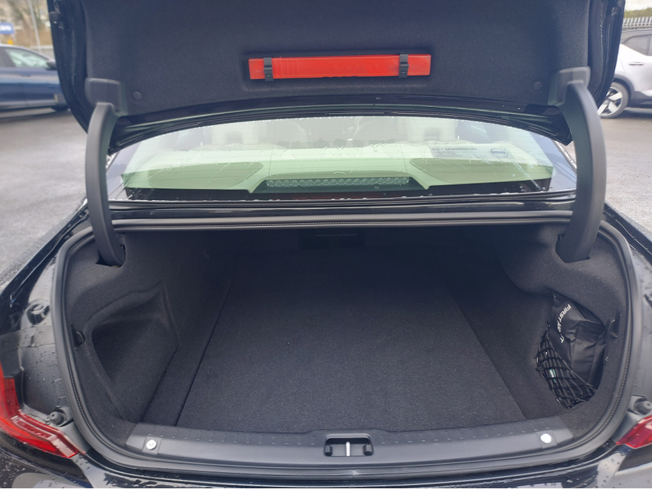 2021 Volvo S90 D4 MOMENTUM AT 4DR AUTO €34,950