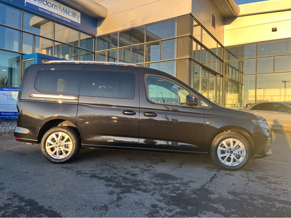 2026 Ford Tourneo Connect Titanium Auto, Wheelchair Accessible €43,404