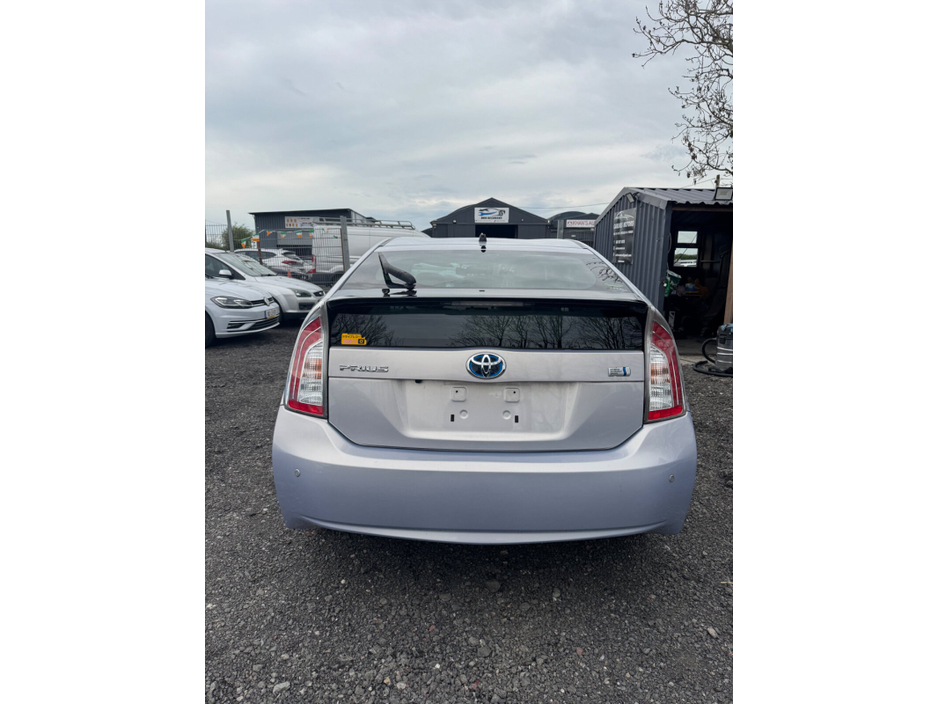 2013 Toyota Prius - image 5