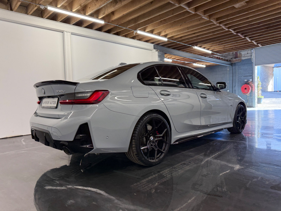 2022 BMW 3 Series - image 7