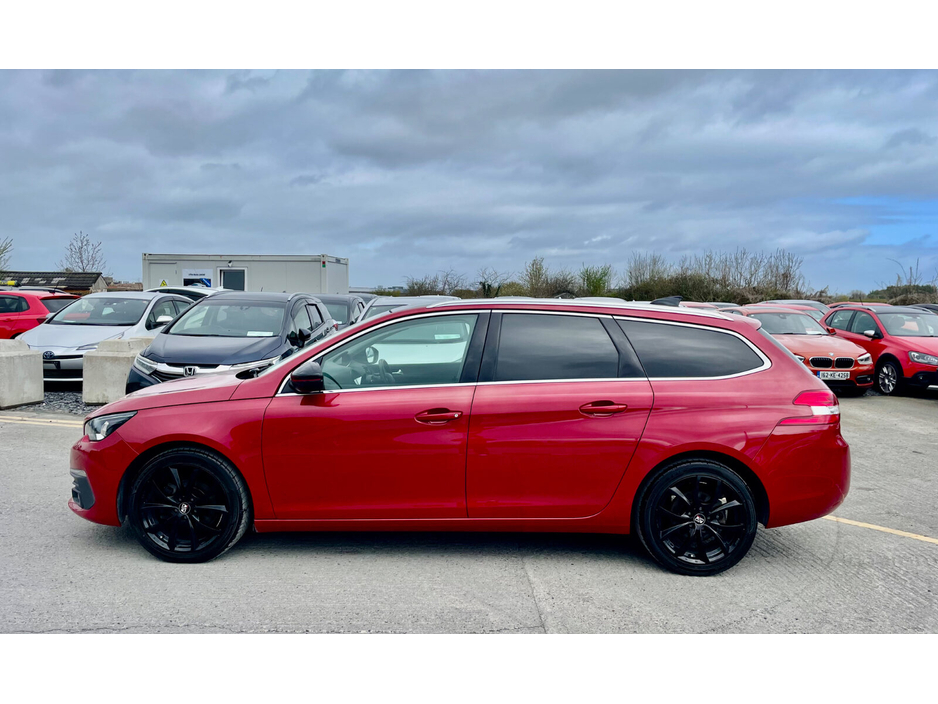 2018 Peugeot 308 - image 5