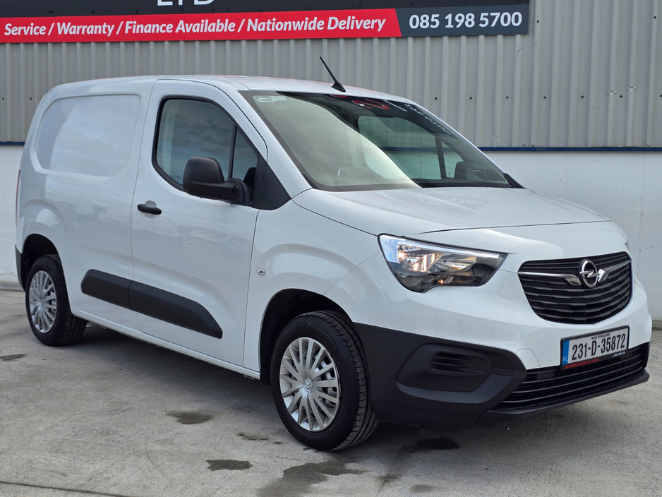 2023 Opel Combo - image 2