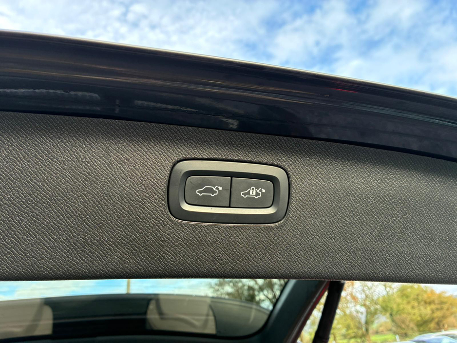 2023 Volvo XC90 - image 24