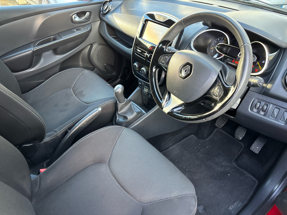 2016 Renault Clio - image 6