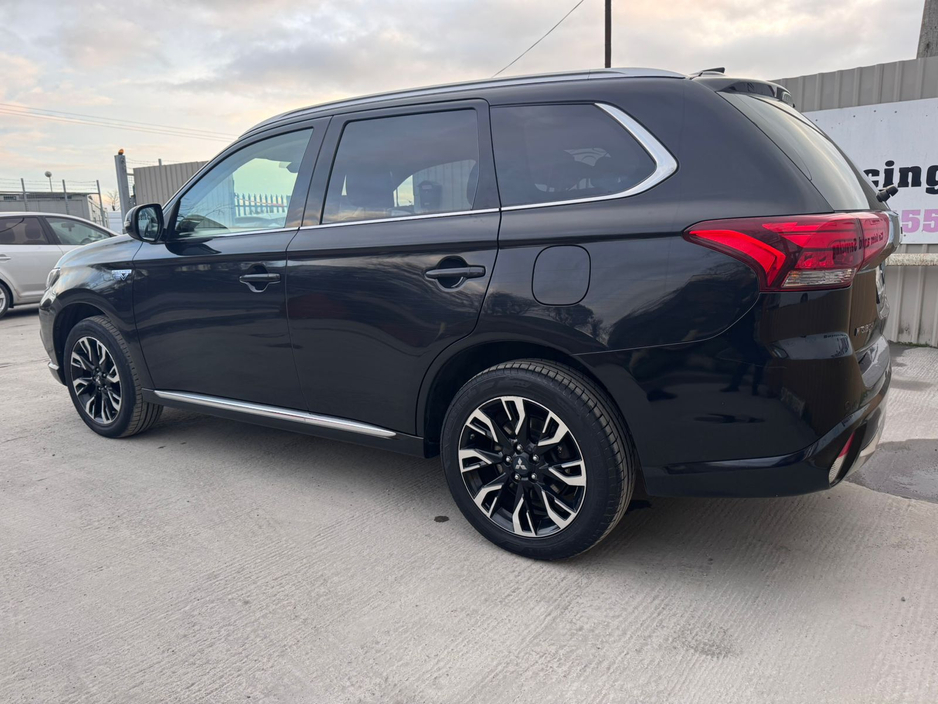 2016 Mitsubishi Outlander - image 6