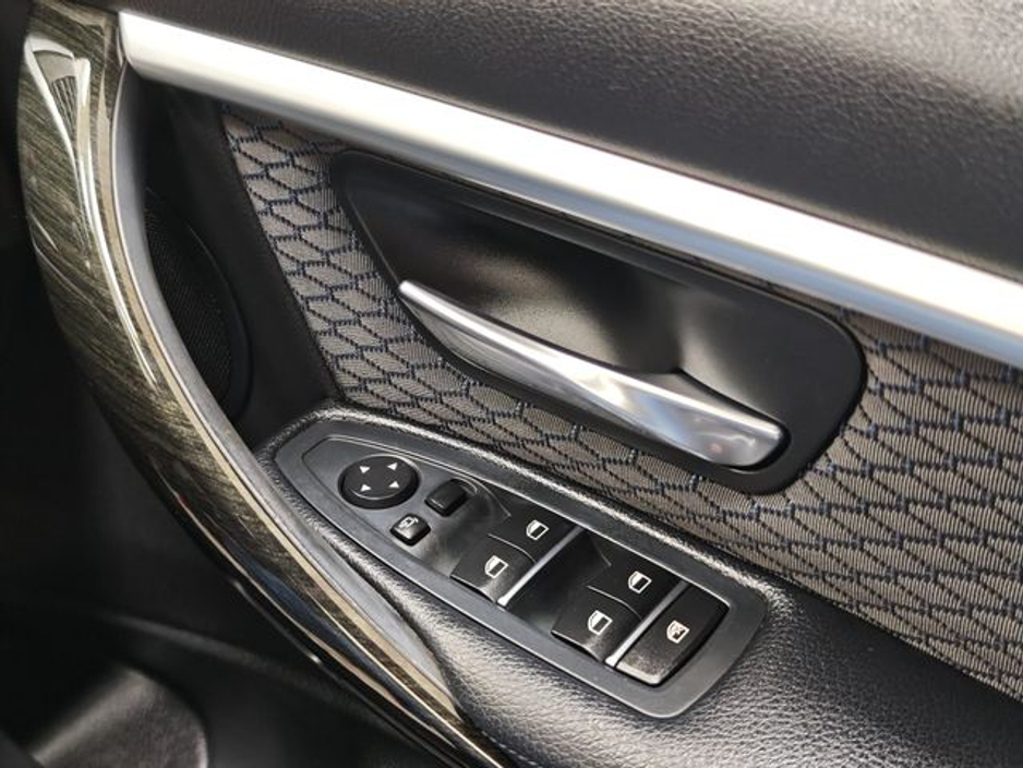 2018 BMW 3 Series - image 39