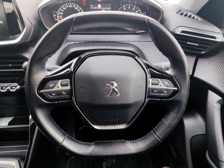 2020 Peugeot 2008 - image 10