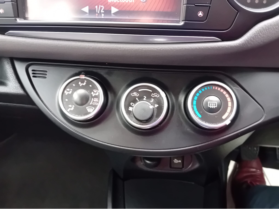 2016 Toyota Yaris - image 28