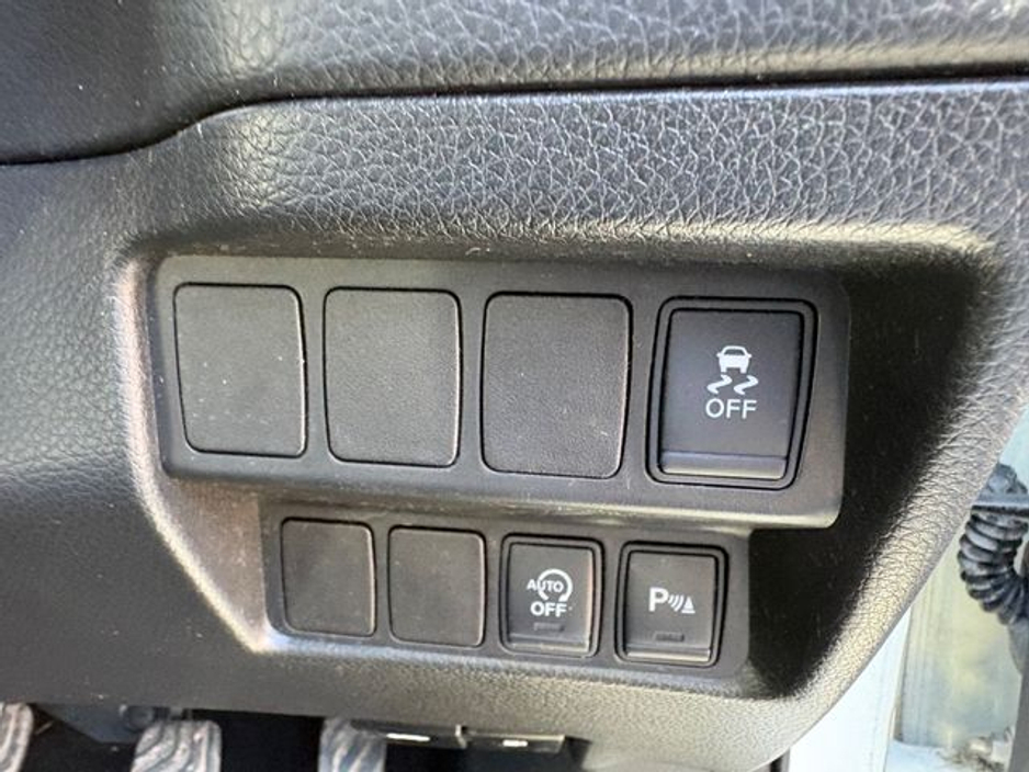 2014 Nissan Qashqai - image 25