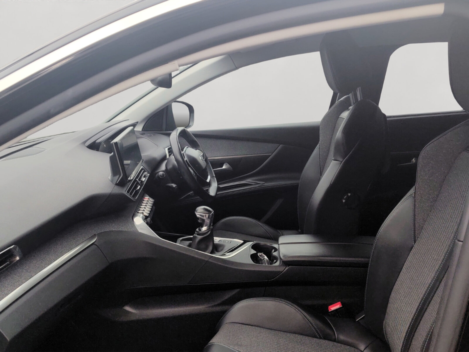 2023 Peugeot 5008 - image 17