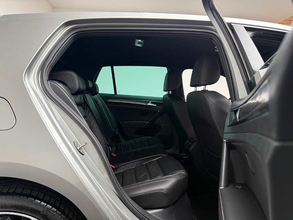 2018 Volkswagen Golf - image 12