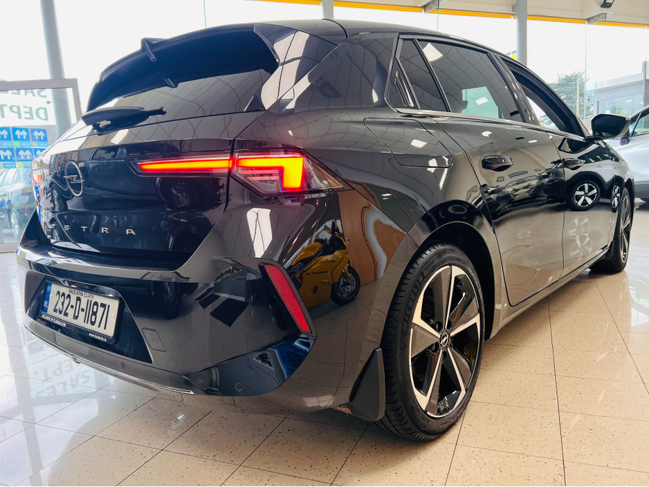 2023 Opel Astra - image 2