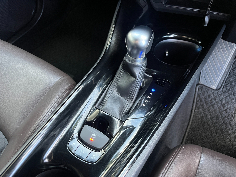 2019 Toyota C-HR SOL HYBRID AUTOMATIC 1.8 PETROL //HALF LEATHER HEATED SEATS//ADAPTIVE CRUISE CONTROL//REVERSE CAMERA//KEYLESS ENTRY// €19,950