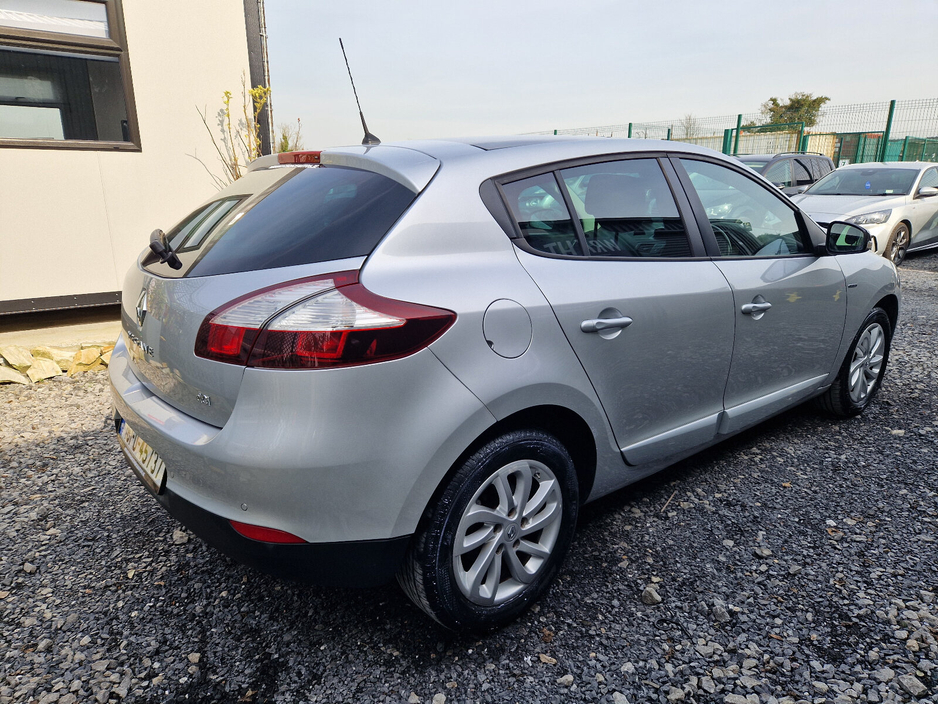 2016 Renault Megane - image 6