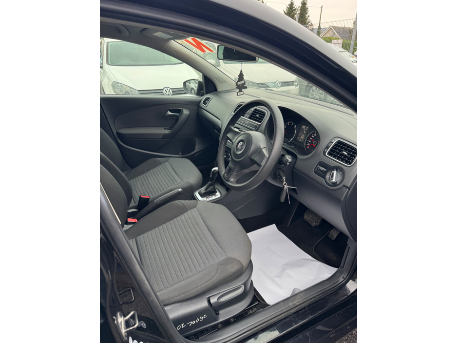2012 Volkswagen Polo - image 12