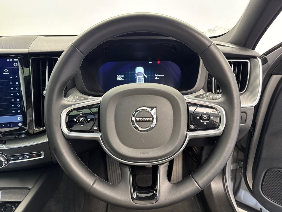 2023 Volvo XC60 - image 13