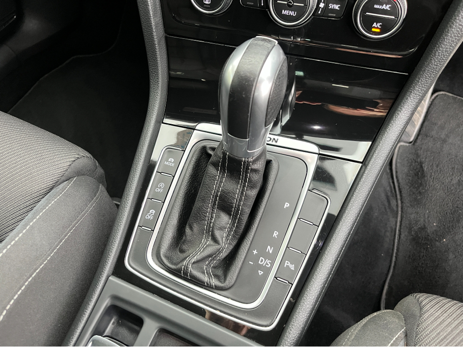 2019 Volkswagen Golf - image 17