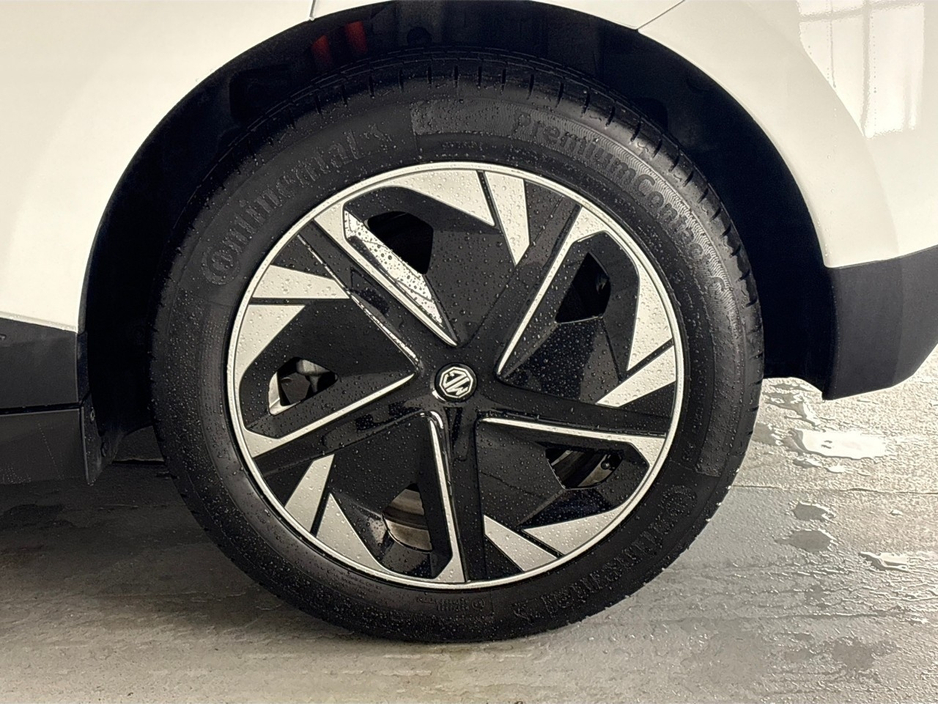 2025 MG 4 EXCITE LR**DIGITAL DASH**MULTIFUNCTIONAL STEERING WHEEL**APPLE CARPLAY ANDROID AUTO**REVERSE CAMERA**KEYLESS START**AIR CONDITIONING**CRUISE CONTROL**BLACK CLOTH INTERIOR**FINANCE AVAILABLE** €25,495