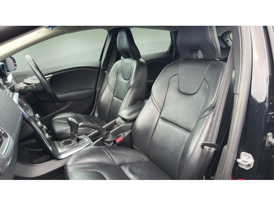 2014 Volvo V40 - image 14