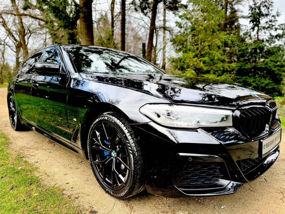 2021 BMW 5 Series - image 8