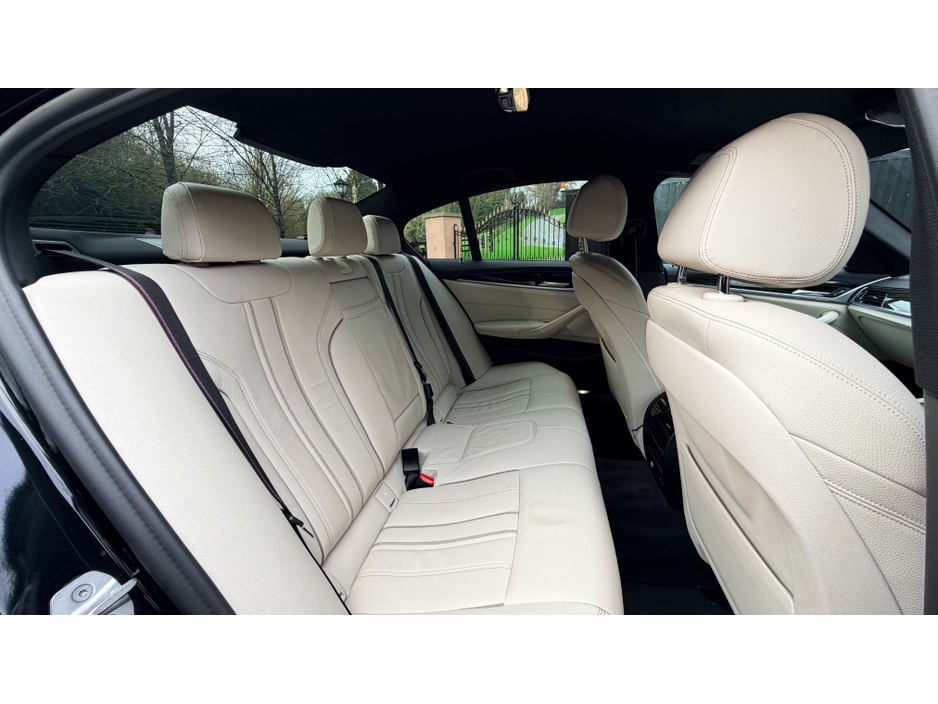 2021 BMW 5 Series - image 13