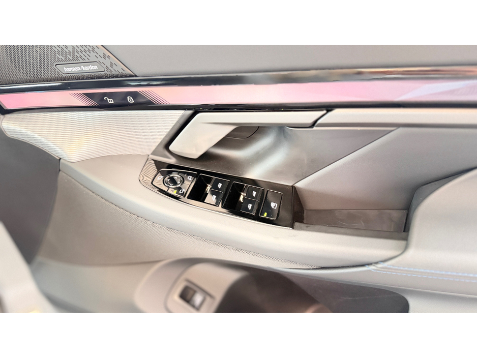 2025 BMW 5 Series - image 18