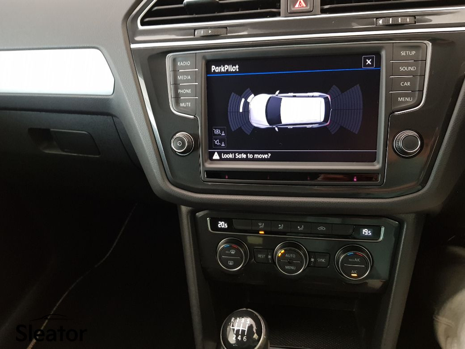 2017 Volkswagen Tiguan - image 12