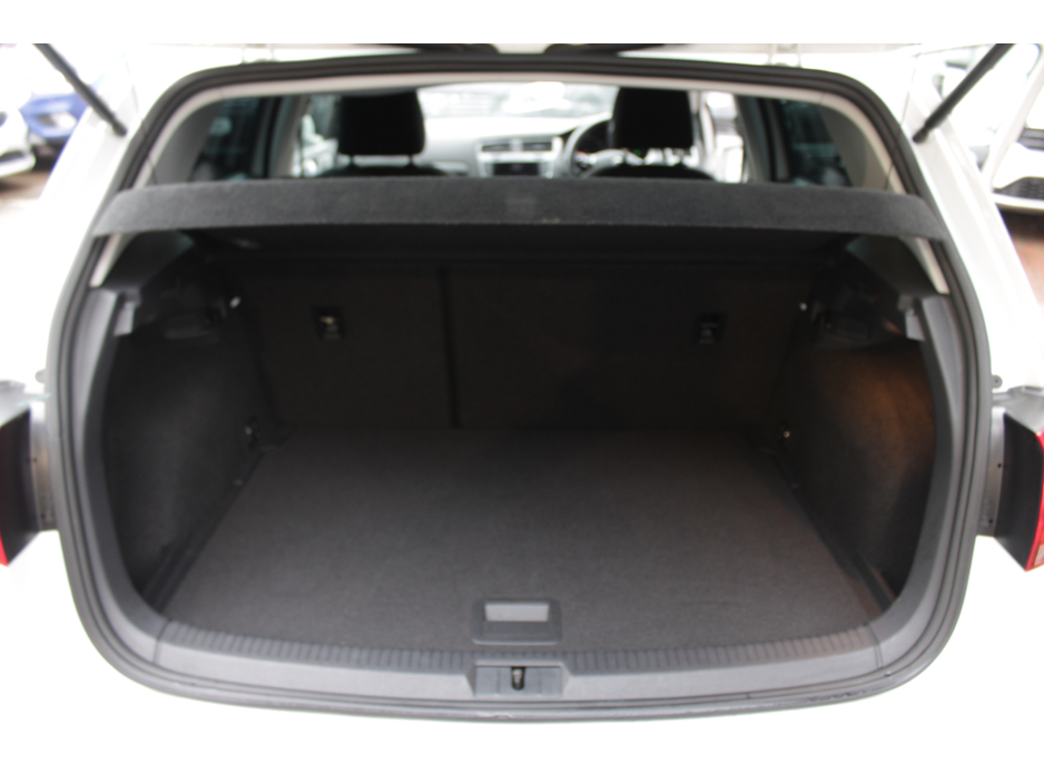 2016 Volkswagen Golf - image 18