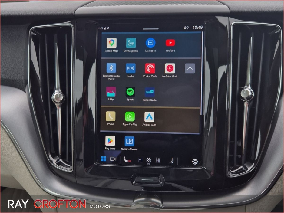 2022 Volvo XC60 - image 12