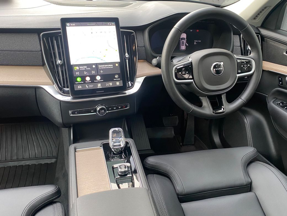 2025 Volvo XC90 - image 14