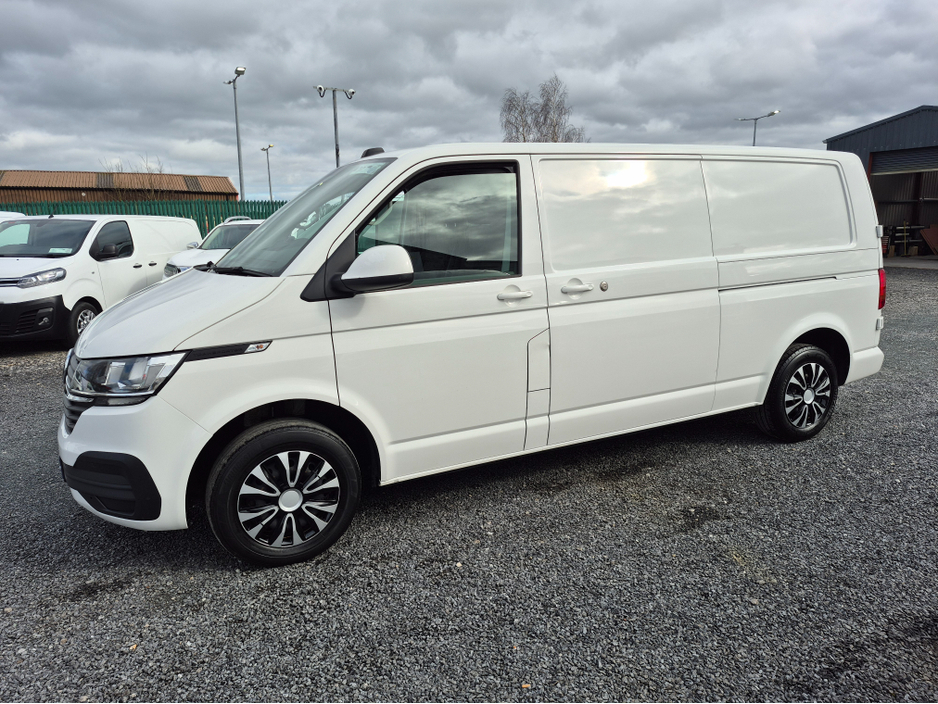 2021 Volkswagen Transporter - image 4