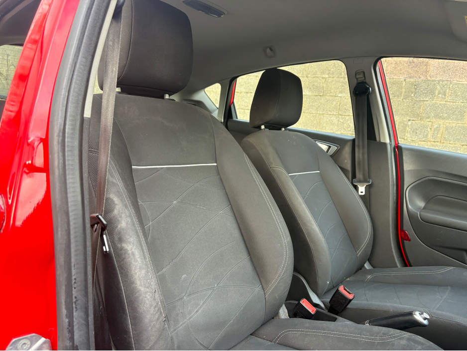 2017 Ford Fiesta - image 12