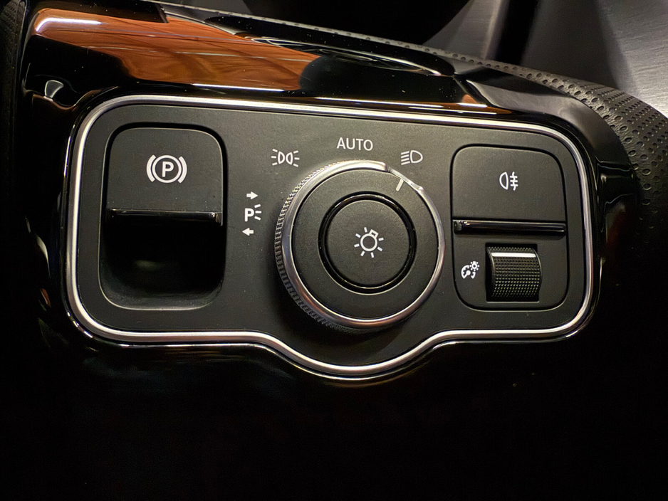 2022 Mercedes-Benz CLA Class - image 22