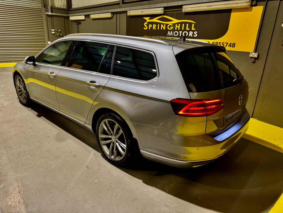 2019 Volkswagen Passat - image 3