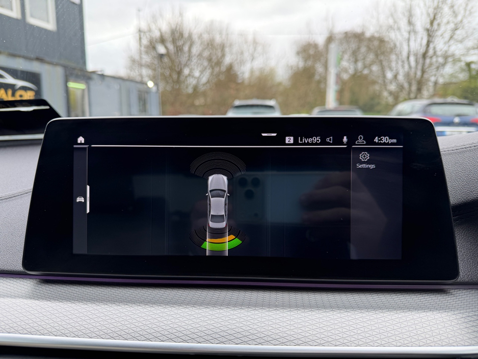 2019 BMW 5 Series - image 18