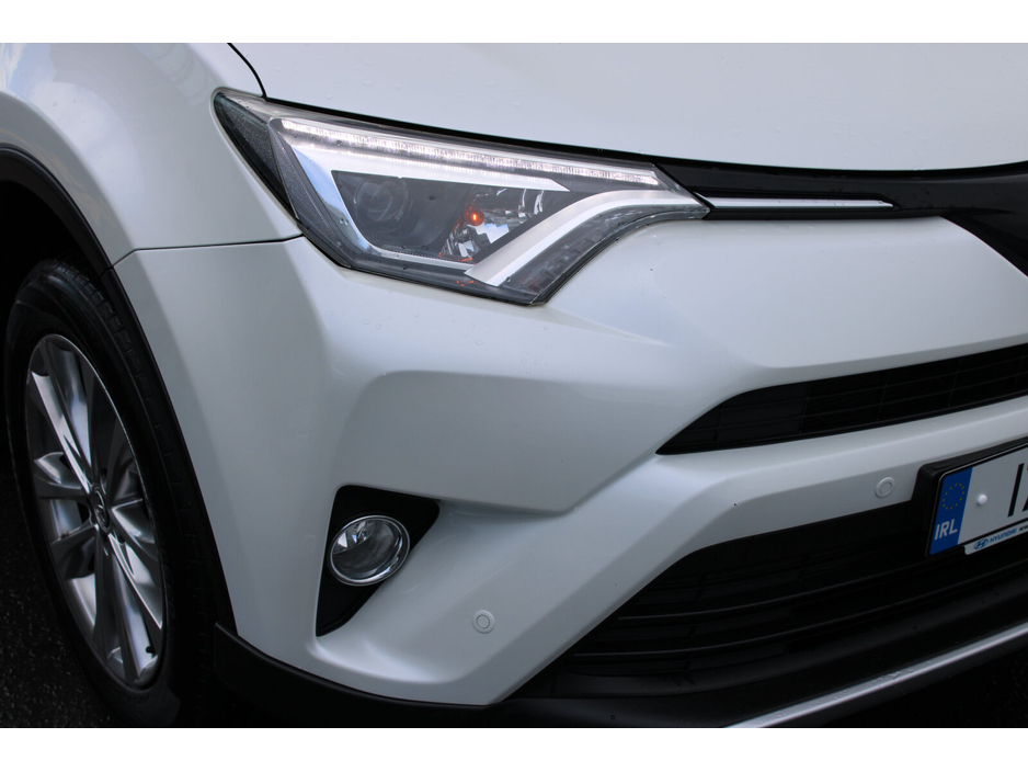 2017 Toyota Rav4 - image 9