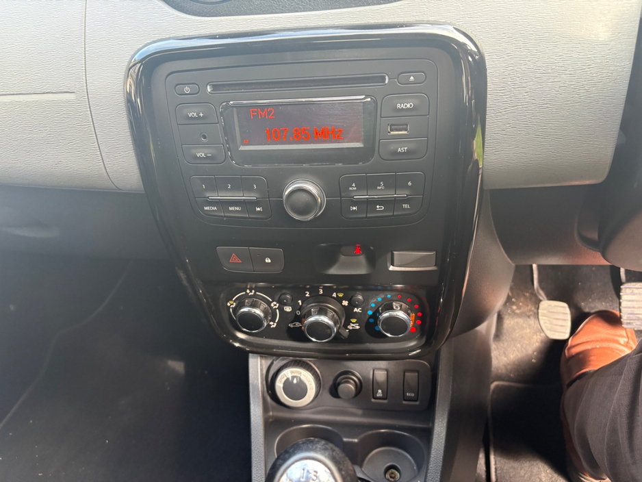 2014 Dacia Duster - image 13