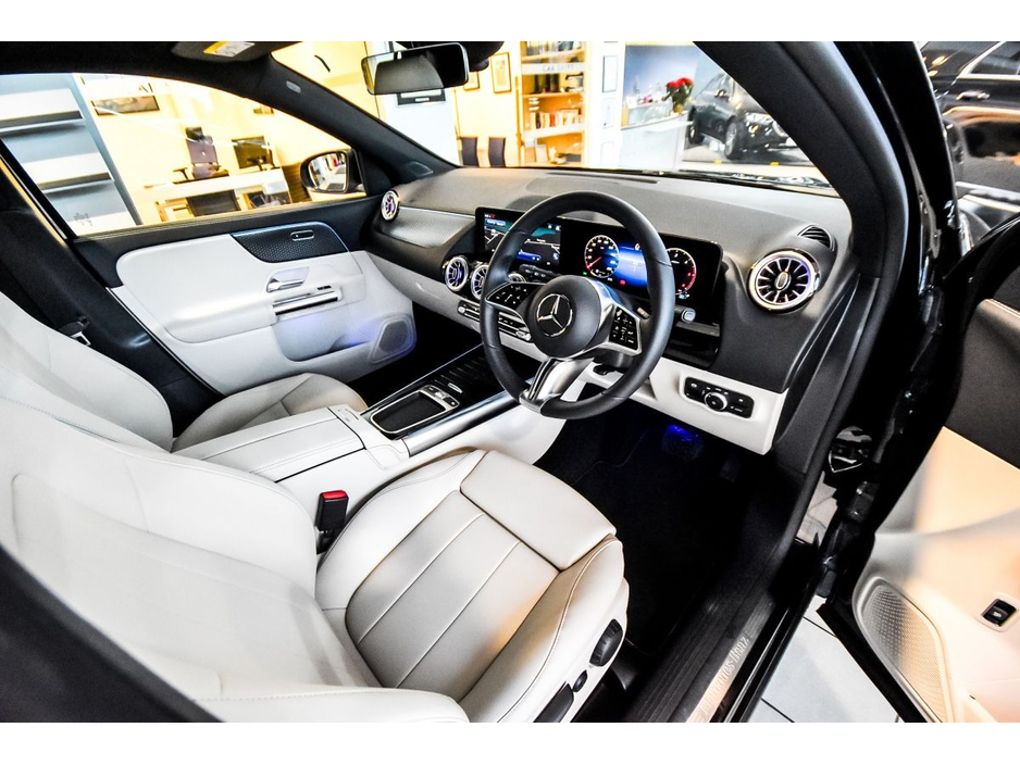 2025 Mercedes-Benz GLA Class - image 10