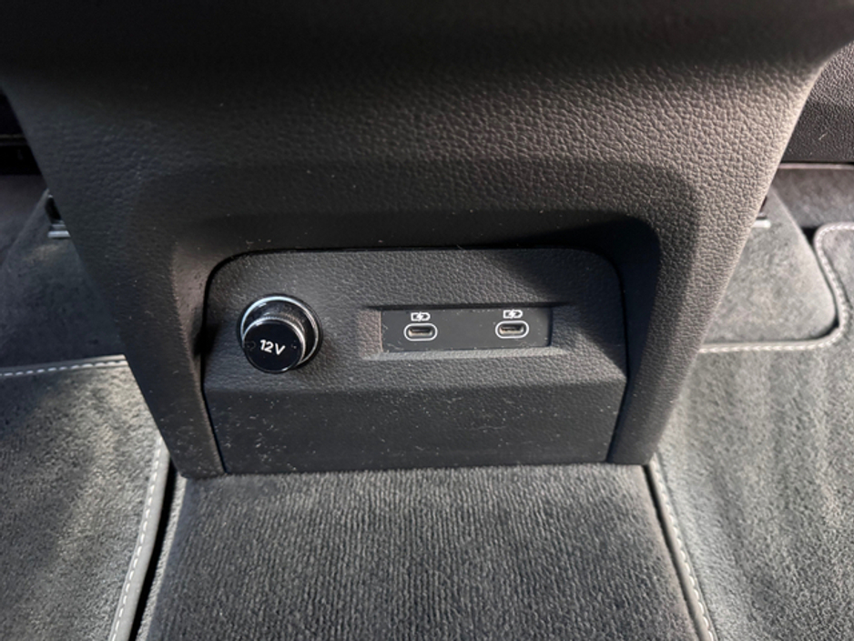 2022 Audi e-tron - image 18