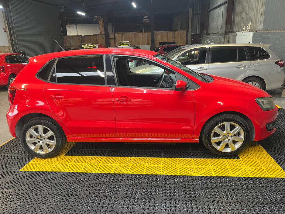 2014 Volkswagen Polo - image 5