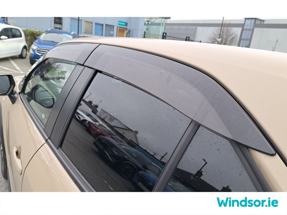 2023 Toyota Yaris Cross - image 31