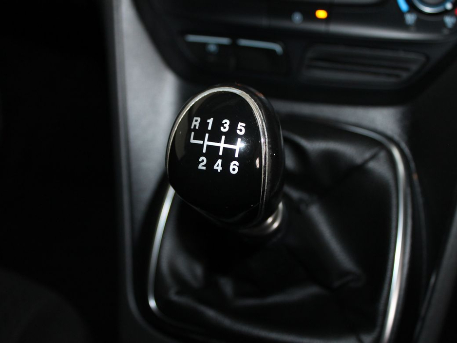 2017 Ford C-Max Zetec 1.5 TDCI 95PS M6 4DR €11,999