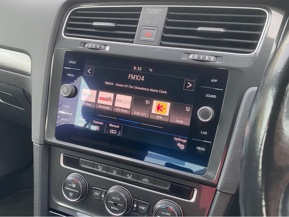 2017 Volkswagen Golf - image 8